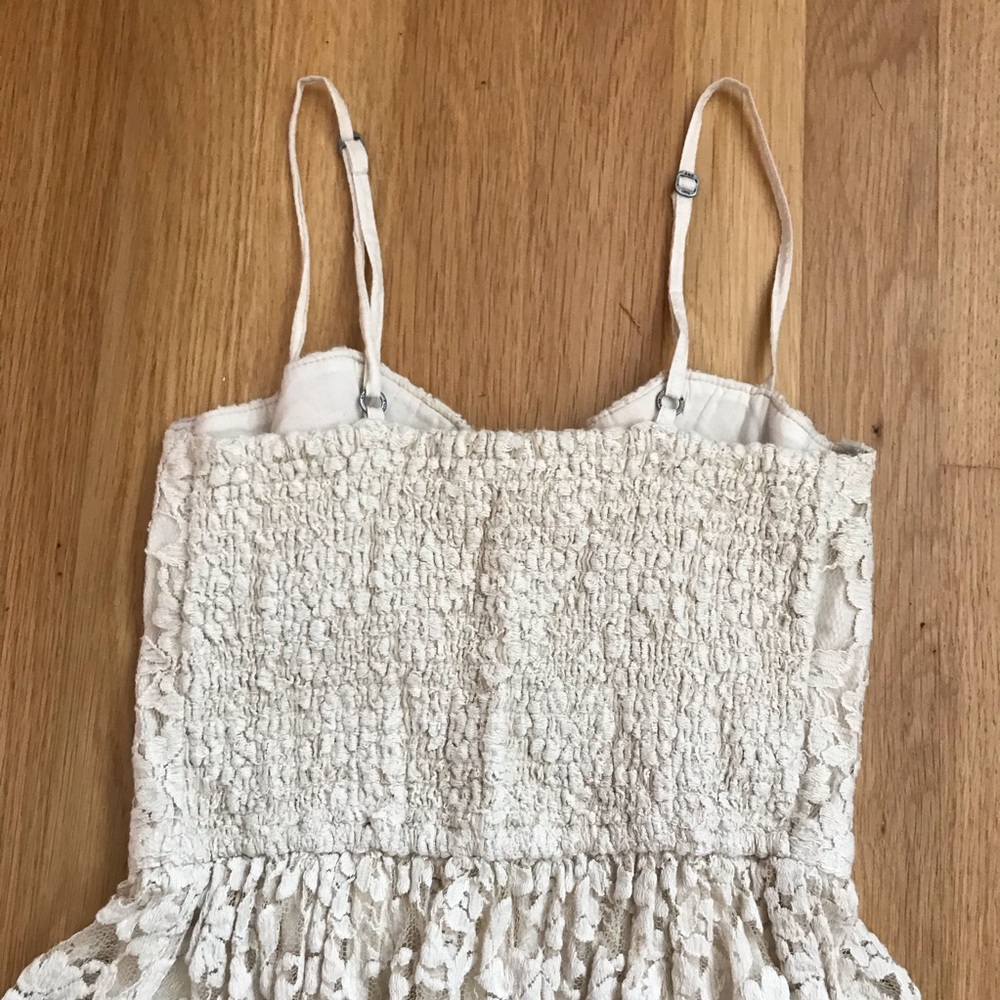 ✨ A&F LACE DRESS ✨ - Picture 3 of 4